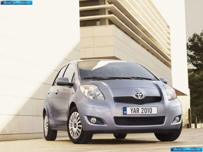 2010 Toyota Yaris - фотография 7 из 28