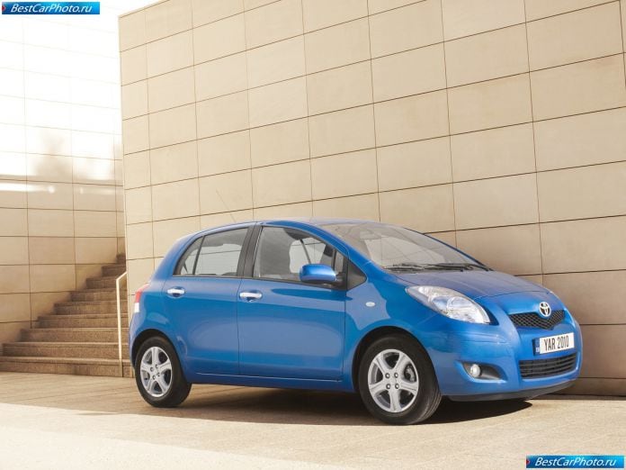 2010 Toyota Yaris - фотография 9 из 28