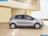 toyota_2010-yaris_1600x1200_011.jpg