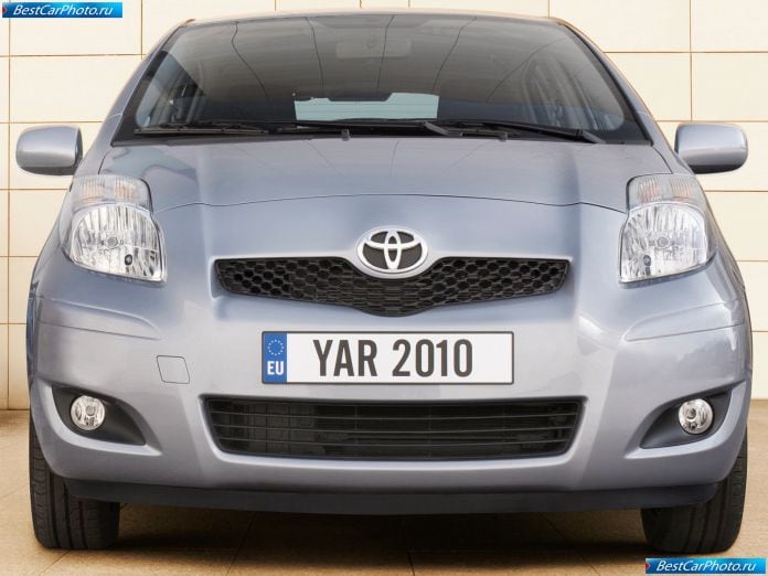 2010 Toyota Yaris - фотография 15 из 28