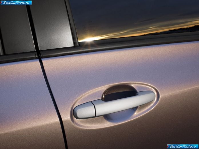 2010 Toyota Yaris - фотография 20 из 28