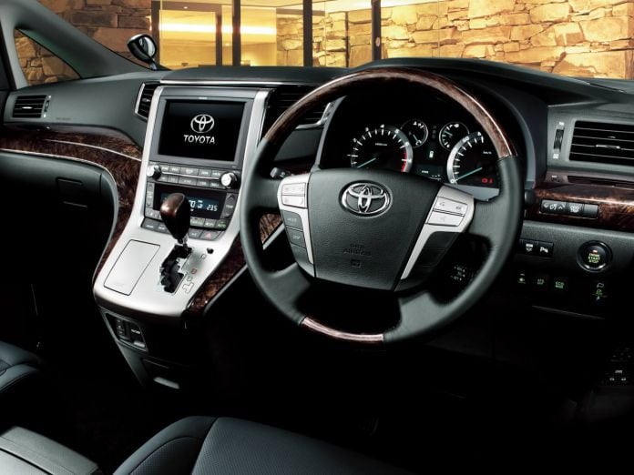2011 Toyota Alphard - фотография 12 из 20