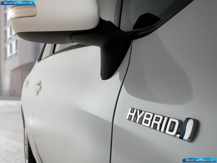 2011 Toyota Auris Hsd - фотография 8 из 14