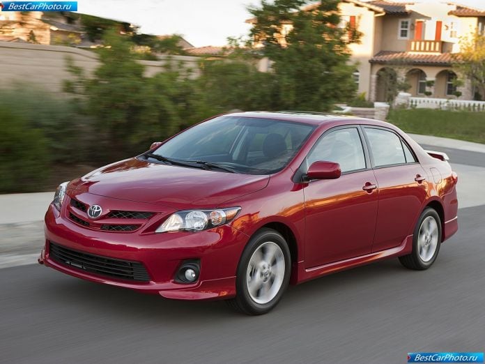 2011 Toyota Corolla - фотография 1 из 37