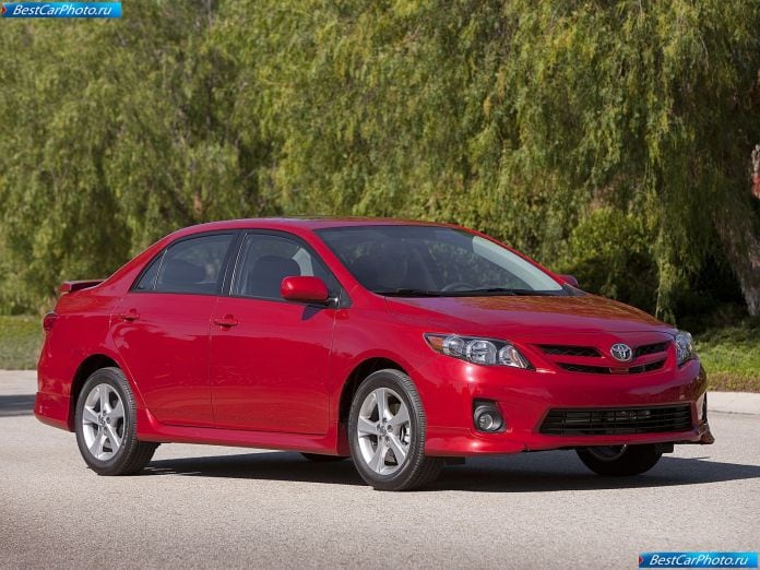 2011 Toyota Corolla - фотография 10 из 37