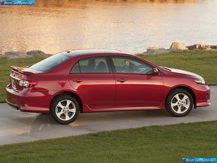 2011 Toyota Corolla - фотография 16 из 37