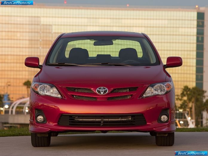 2011 Toyota Corolla - фотография 19 из 37