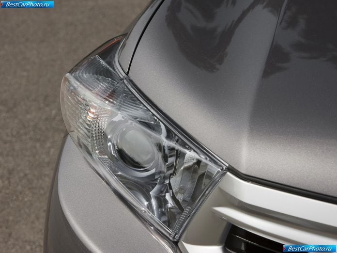 2011 Toyota Highlander Hybrid - фотография 22 из 34