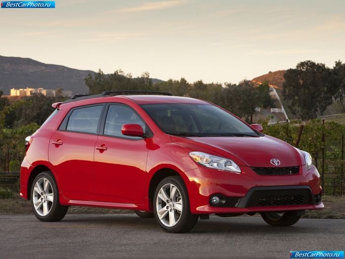 2011 Toyota Matrix - фотография 1 из 38