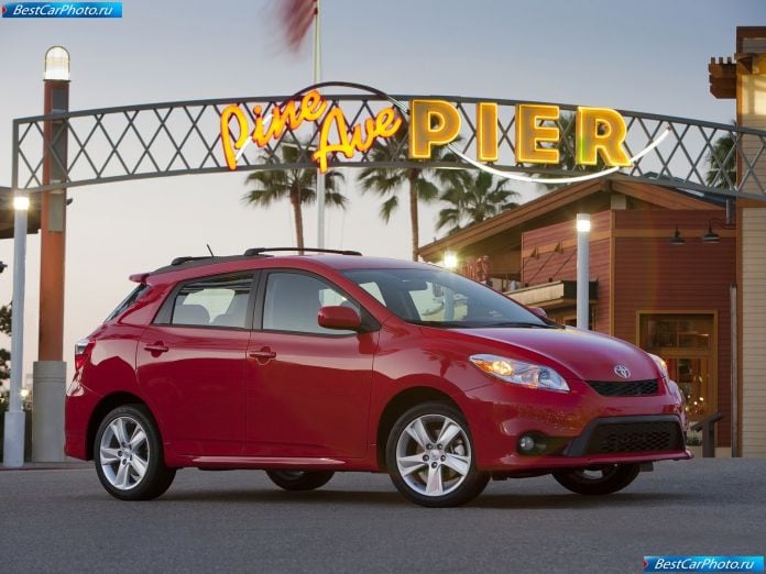2011 Toyota Matrix - фотография 3 из 38
