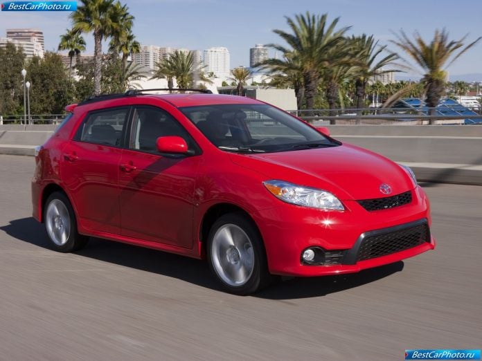 2011 Toyota Matrix - фотография 6 из 38