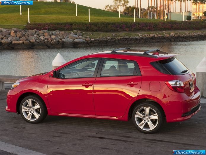 2011 Toyota Matrix - фотография 16 из 38