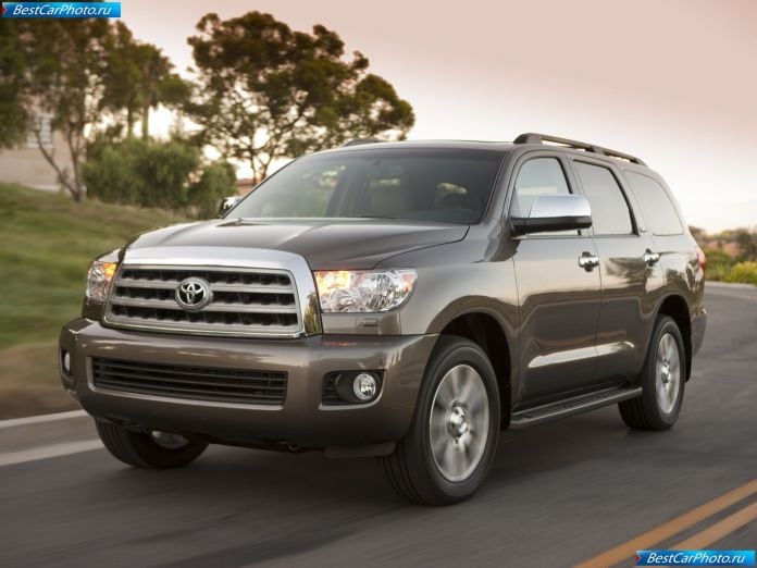2011 Toyota Sequoia - фотография 1 из 47