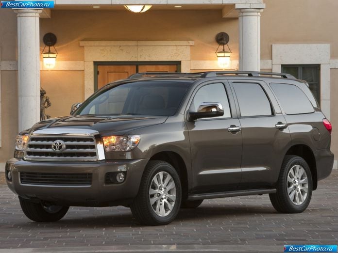 2011 Toyota Sequoia - фотография 2 из 47