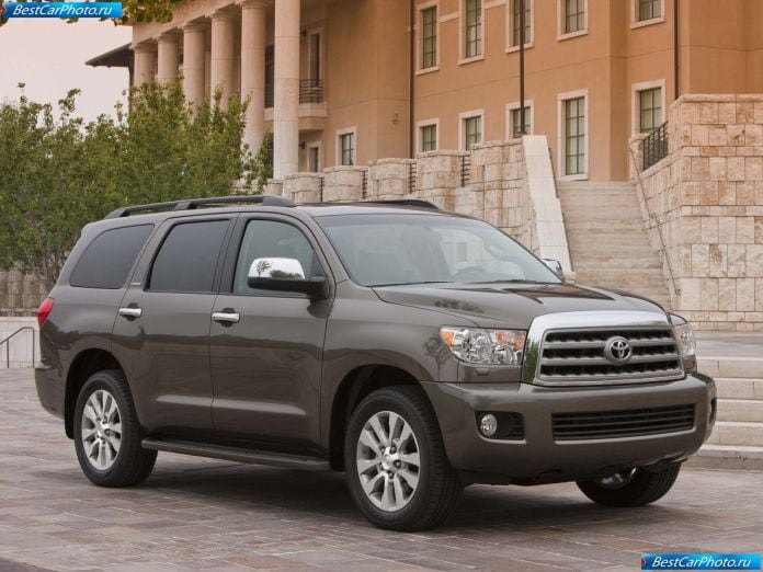 2011 Toyota Sequoia - фотография 4 из 47