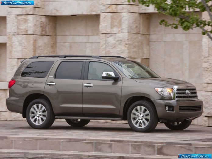 2011 Toyota Sequoia - фотография 13 из 47