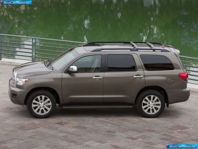 2011 Toyota Sequoia - фотография 16 из 47