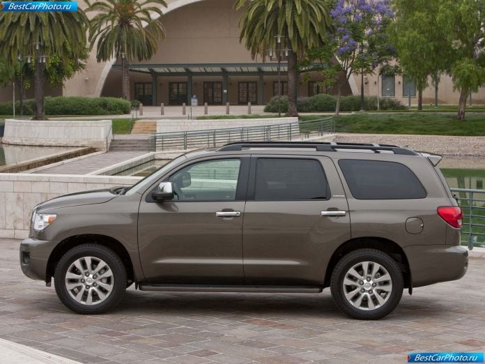 2011 Toyota Sequoia - фотография 18 из 47