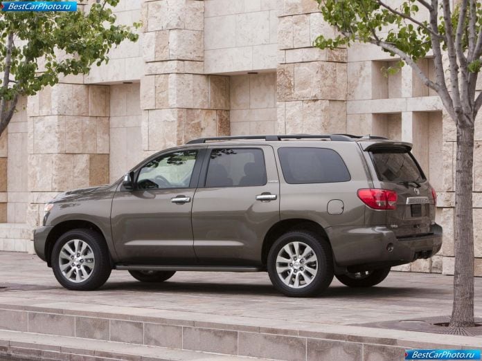 2011 Toyota Sequoia - фотография 19 из 47