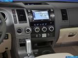 toyota_2011-sequoia_1600x1200_022.jpg