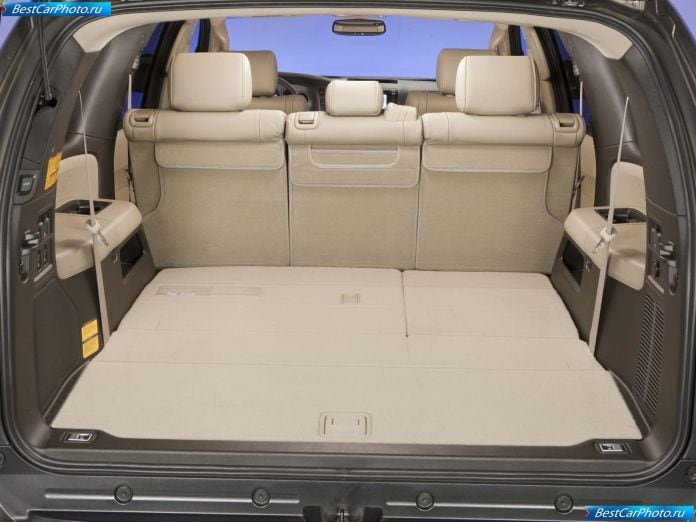 2011 Toyota Sequoia - фотография 29 из 47