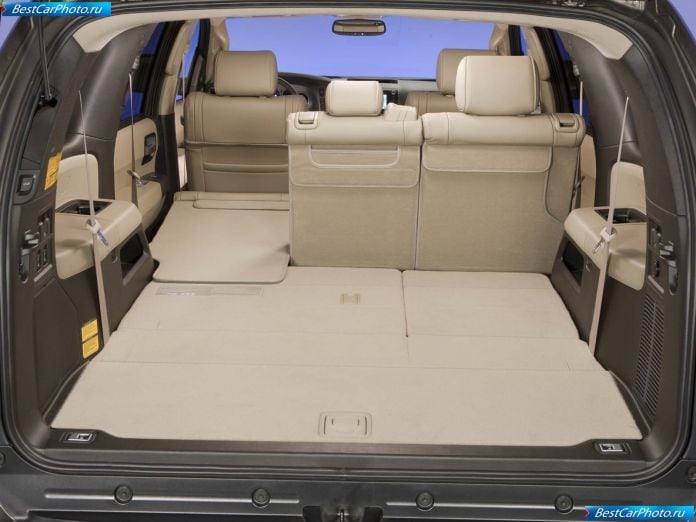 2011 Toyota Sequoia - фотография 30 из 47