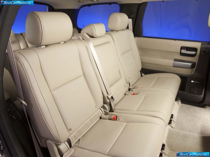 2011 Toyota Sequoia - фотография 32 из 47