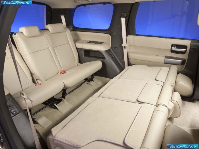 2011 Toyota Sequoia - фотография 35 из 47