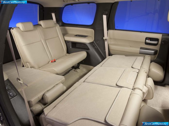 2011 Toyota Sequoia - фотография 36 из 47