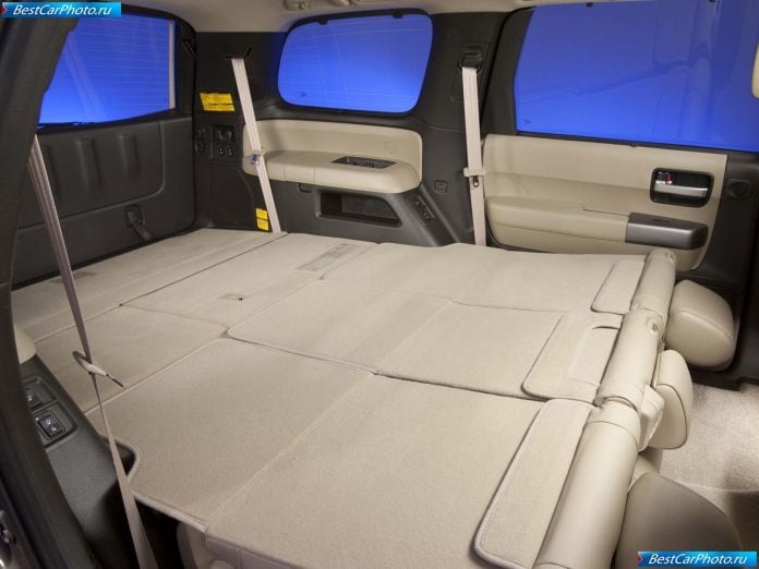 2011 Toyota Sequoia - фотография 37 из 47