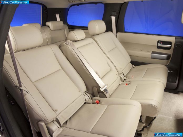 2011 Toyota Sequoia - фотография 38 из 47
