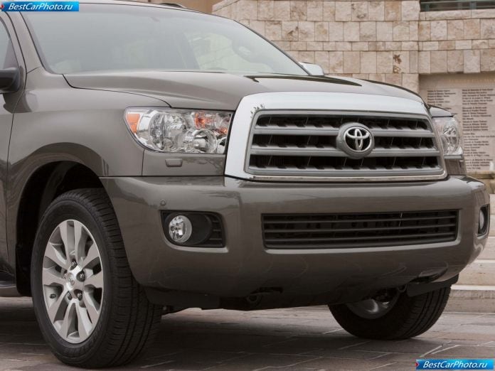 2011 Toyota Sequoia - фотография 39 из 47