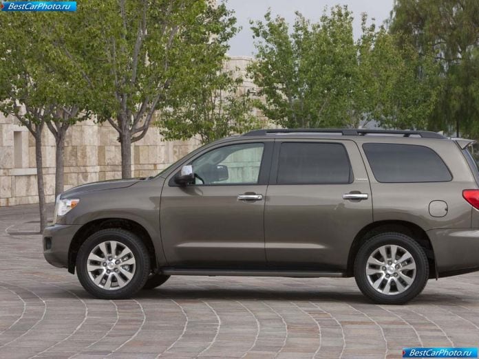 2011 Toyota Sequoia - фотография 40 из 47