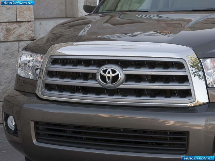 2011 Toyota Sequoia - фотография 41 из 47