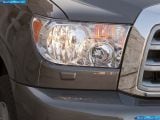 toyota_2011-sequoia_1600x1200_043.jpg