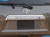 toyota_2011-sequoia_1600x1200_045.jpg
