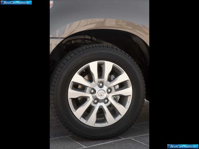 2011 Toyota Sequoia - фотография 47 из 47