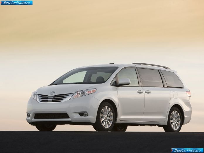 2011 Toyota Sienna - фотография 1 из 117