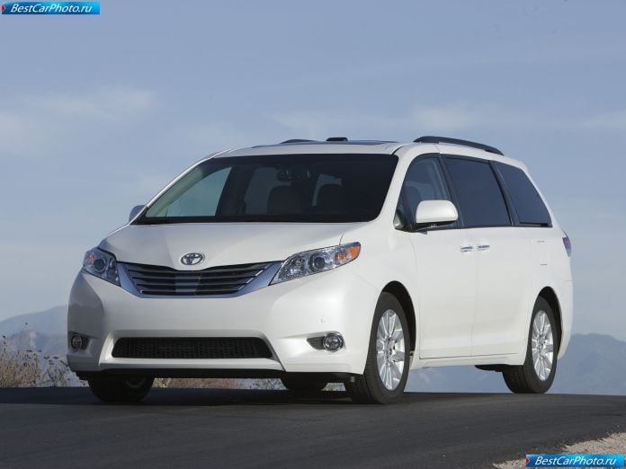 2011 Toyota Sienna - фотография 2 из 117