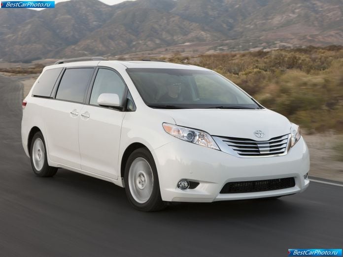 2011 Toyota Sienna - фотография 3 из 117