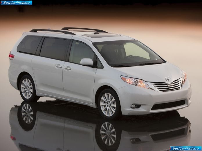 2011 Toyota Sienna - фотография 4 из 117
