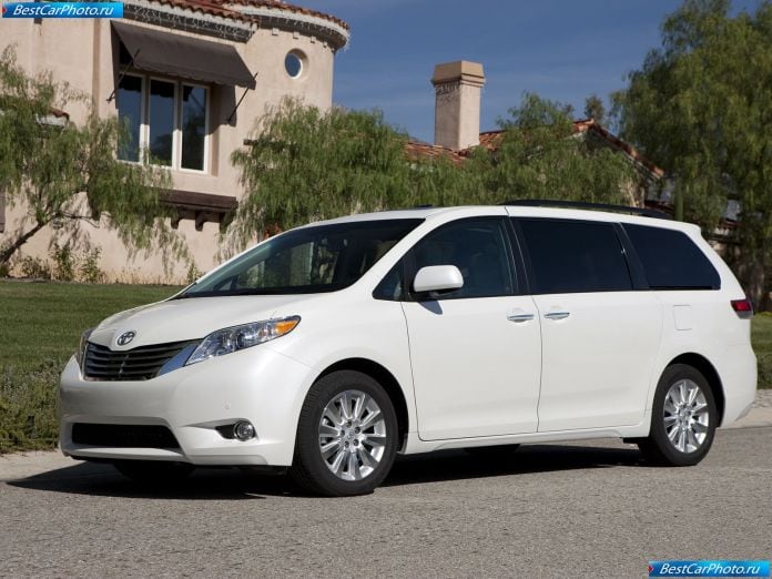 2011 Toyota Sienna - фотография 8 из 117