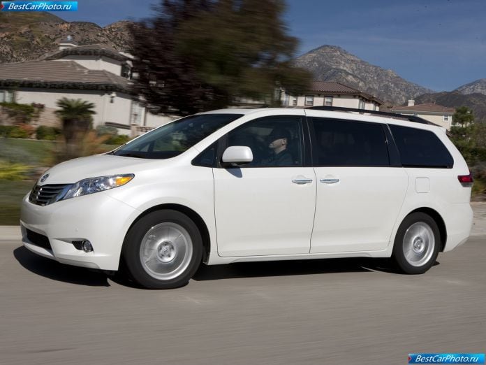 2011 Toyota Sienna - фотография 10 из 117
