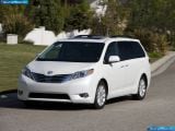 toyota_2011-sienna_1600x1200_011.jpg