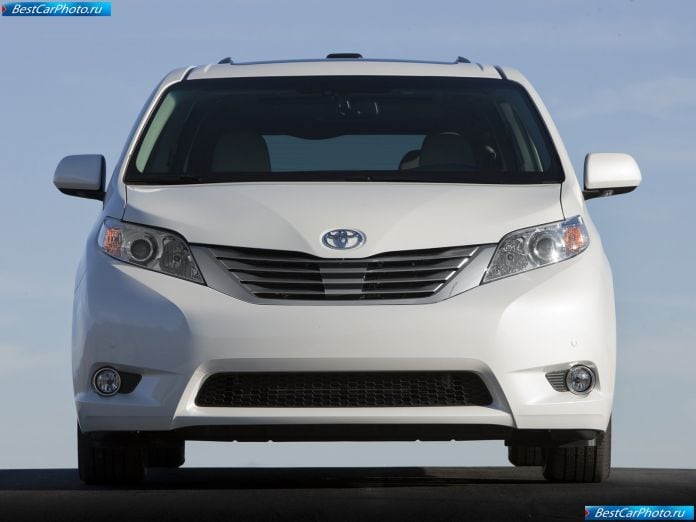 2011 Toyota Sienna - фотография 17 из 117