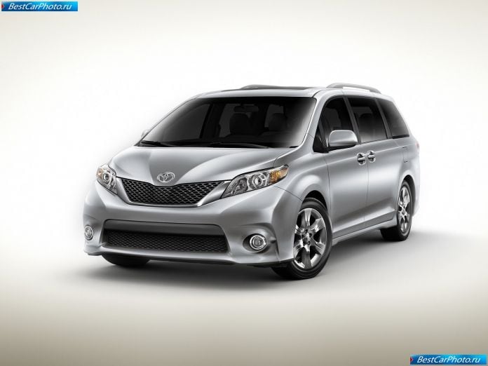 2011 Toyota Sienna - фотография 18 из 117