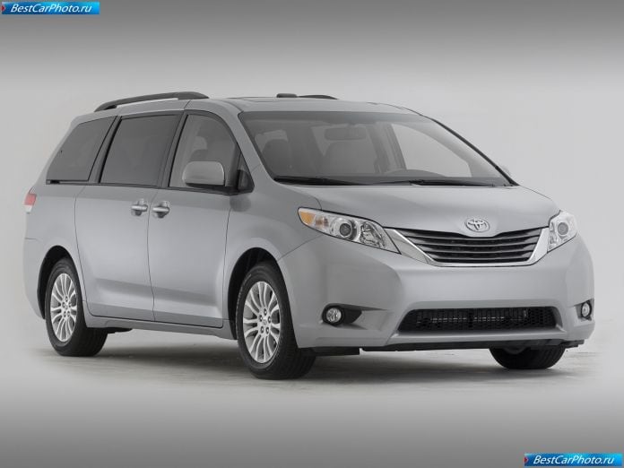 2011 Toyota Sienna - фотография 23 из 117