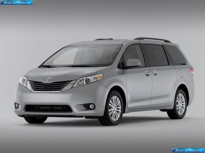2011 Toyota Sienna - фотография 24 из 117
