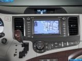 toyota_2011-sienna_1600x1200_037.jpg