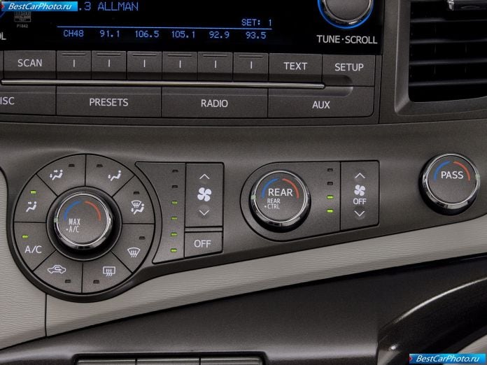 2011 Toyota Sienna - фотография 40 из 117
